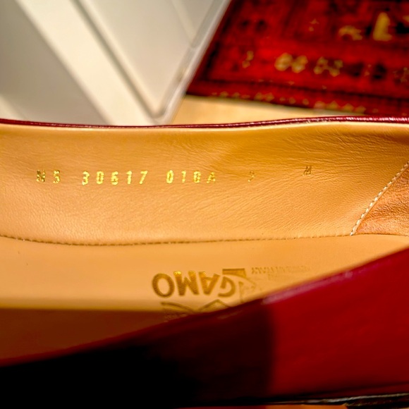 Salvatore Ferragamo Women's Burgundy Flats - Picture 4 of 5